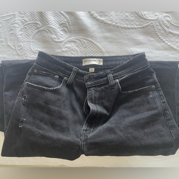 Black boyfriend style/taper jeans - Picture 2 of 3